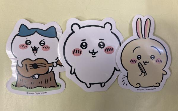 CHIIKAWA - PETITS, MIMIS ET ZARBIS T01 + LOT DE 3 STICKERS ÉDITEURS