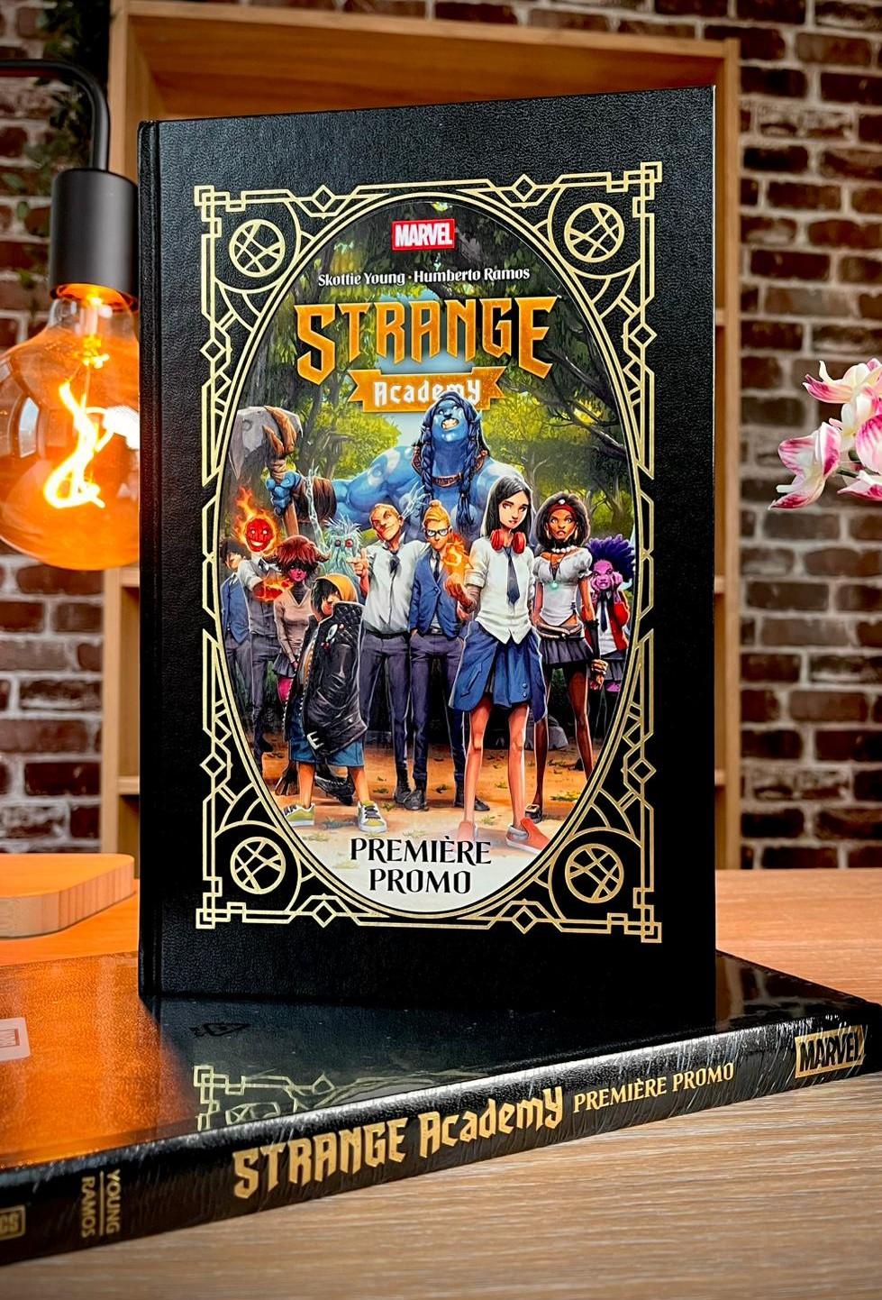 STRANGE ACADEMY - EDITION GRIMOIRE T01 + 3 PRINTS OFFERTS DONT 1 SIGNÉ PAR HUMBERTO RAMOS